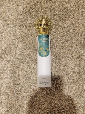 Fleurie Emerald Gold & White Air Freshener by
